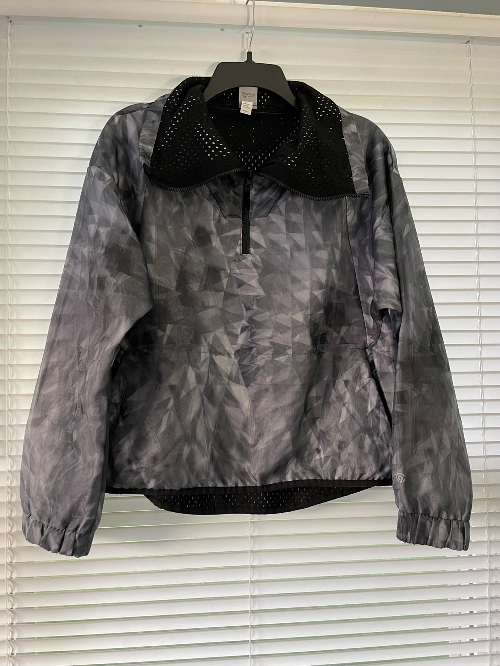 Champion C9 Women’s Silver tone crop front Geometric print running jacket Size S